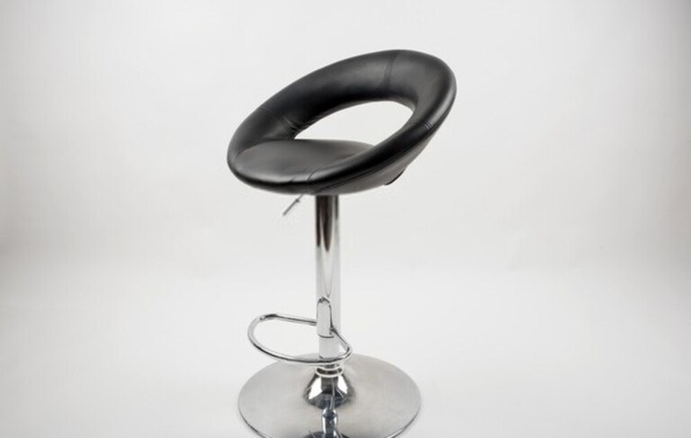 How to Pick Stools for the Kitchen Island?