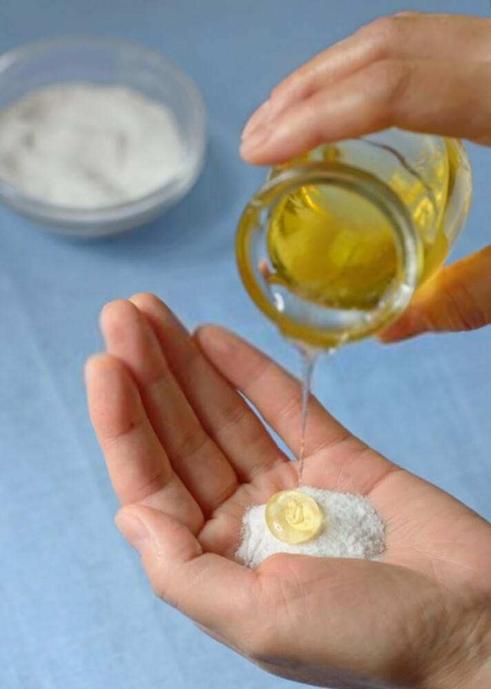 How to Get the Garlic Smell Out of Your Wooden Cutting Board?