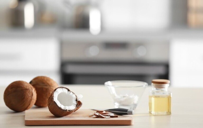 How to Get the Garlic Smell Out of Your Wooden Cutting Board?