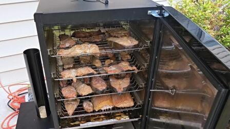 6 Best Electric Smokers For Beginners of 2025