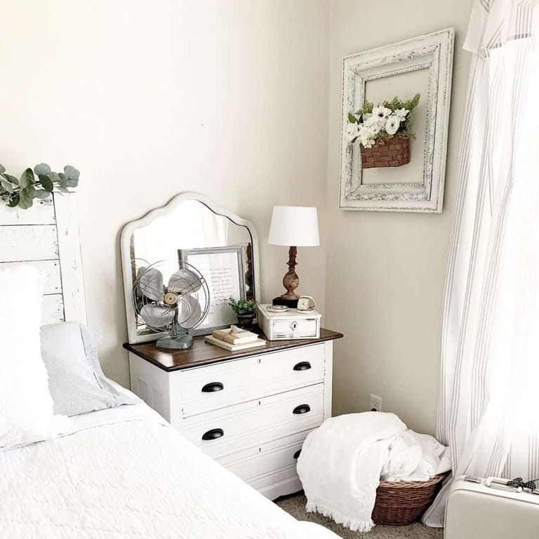 Sparkle and Shine: Mirrored Decor Ideas to Elevate Your Bedroom Sparkle and Shine: Mirrored Decor Ideas to Elevate Your Bedroom