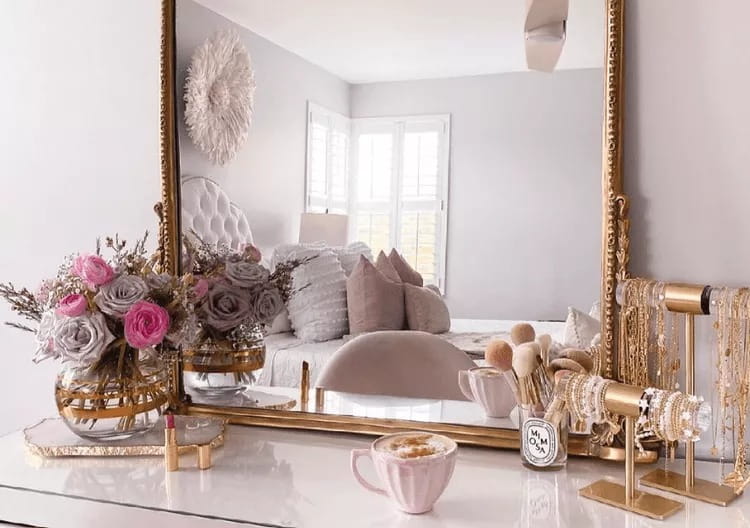 Sparkle and Shine: Mirrored Decor Ideas to Elevate Your Bedroom Sparkle and Shine: Mirrored Decor Ideas to Elevate Your Bedroom