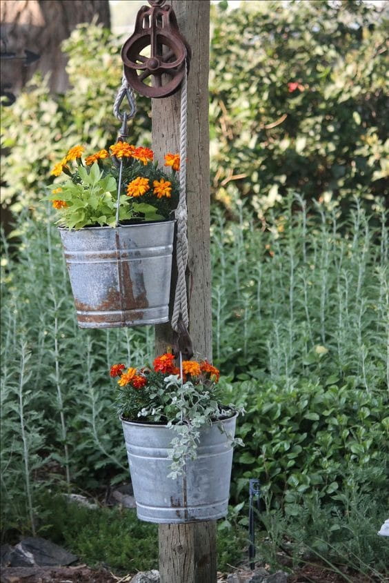 25 Vibrant Hanging Planter Ideas for Your Front Porch