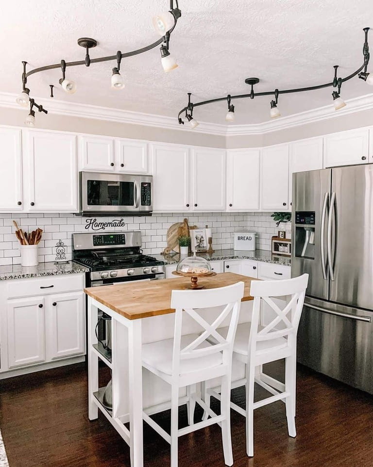 Rustic Charm: Big Ideas for Small Farmhouse Kitchens Rustic Charm: Big Ideas for Small Farmhouse Kitchens