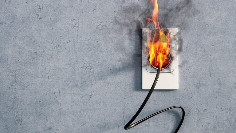 Don&rsquo;t Let Your Kitchen Be the Next Fire Statistic &ndash; 10 Shocking Risks Exposed!