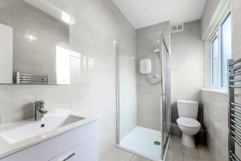 How To Make A Small Bathroom Look Bigger?