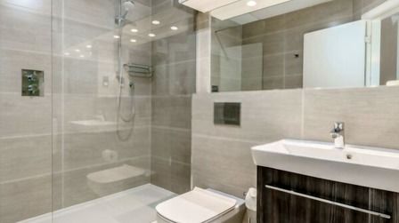 How To Make A Small Bathroom Look Luxurious?