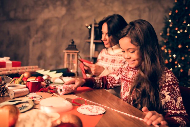 How Do You Make Christmas Decorations With Stuff Around The House? How Do You Make Christmas Decorations With Stuff Around The House?