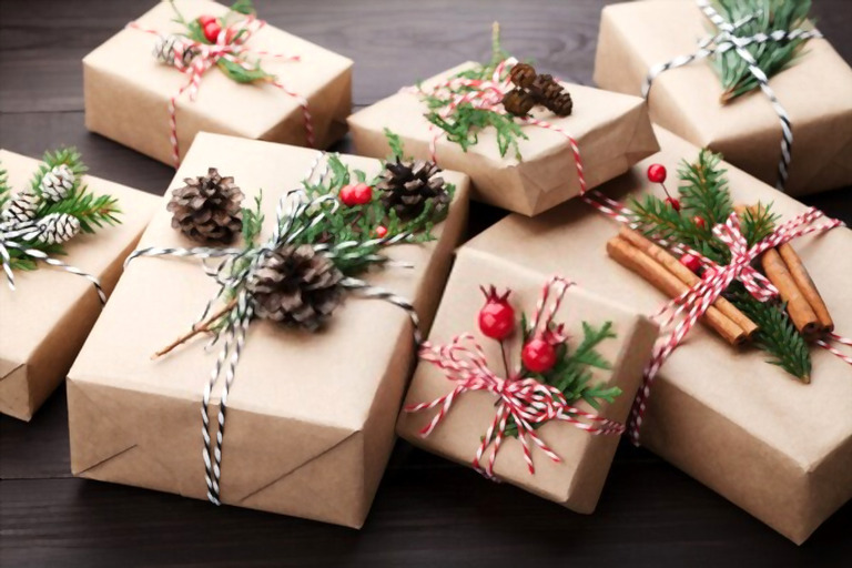 How Do You Make Christmas Decorations With Stuff Around The House? How Do You Make Christmas Decorations With Stuff Around The House?