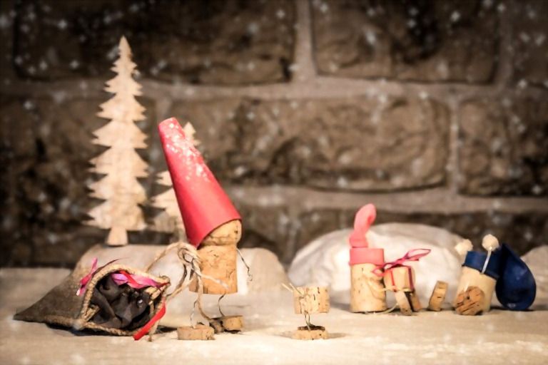 How Do You Make Christmas Decorations With Stuff Around The House? How Do You Make Christmas Decorations With Stuff Around The House?
