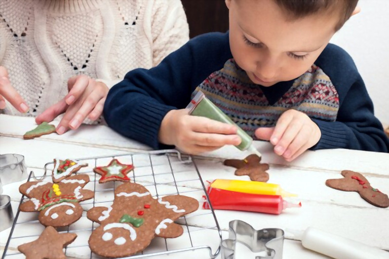 How Do You Make Christmas Decorations With Stuff Around The House? How Do You Make Christmas Decorations With Stuff Around The House?