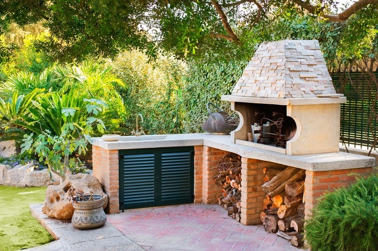 What Should An Outdoor Kitchen Have?